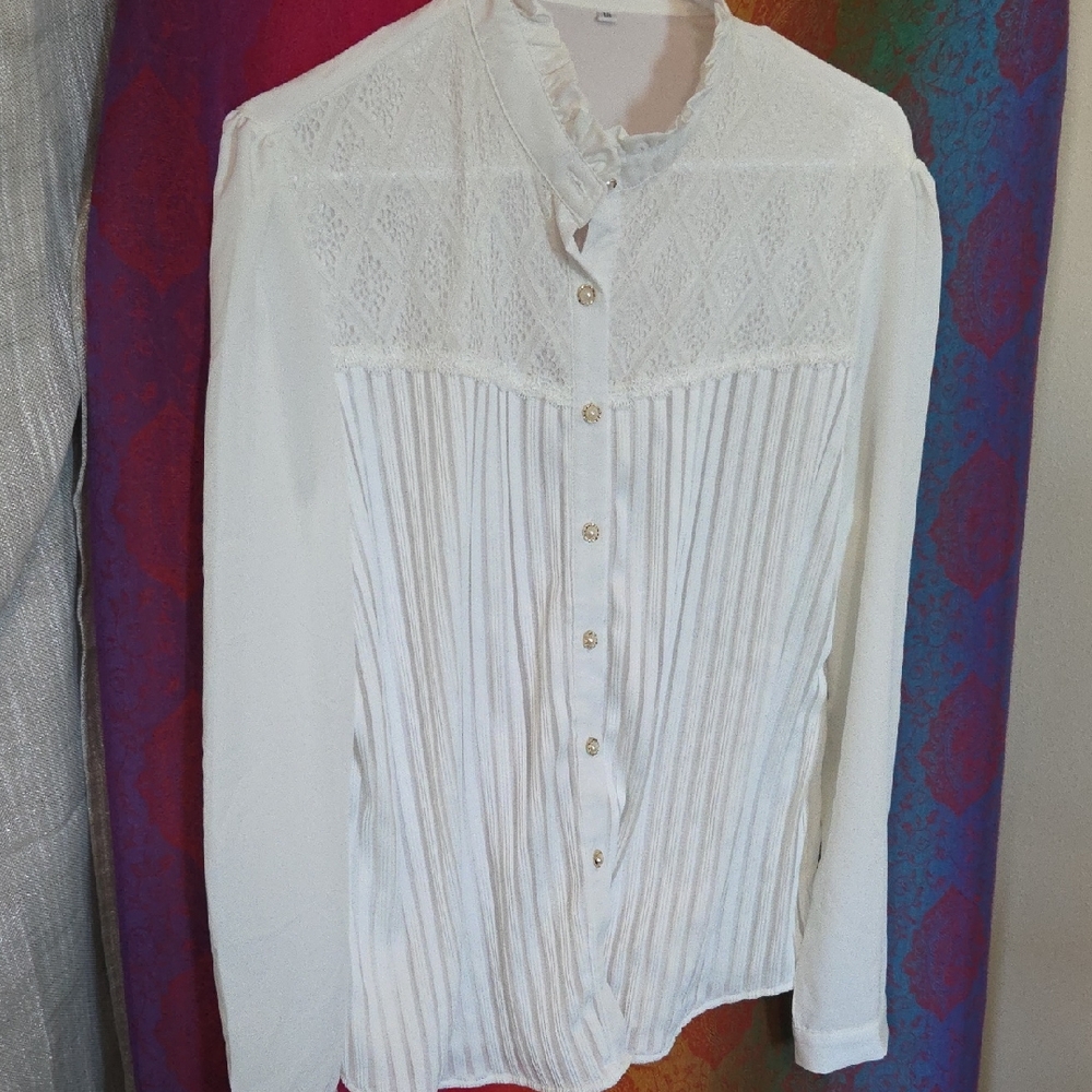 Chic White Button-Down Shirt with Textured Design